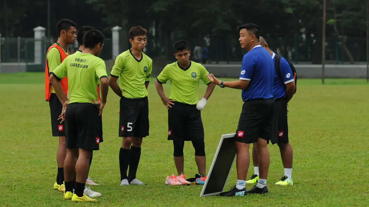 Jelang Berlaga di Kualifikasi Grup H Piala Asia 2016, Timnas Brunei Darussalam U-23 Berlatih di Lapangan C Senayan