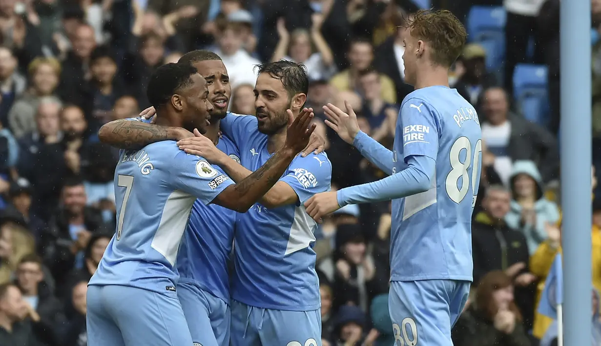 Pada menit ke-70 Manchester City kembali membuat gol melalui Raheem Sterling yang masuk menggantikan Ferran Torres 10 menit sebelumnya. Sontekannya mengoyak gawang Norwich usai menerima umpan Gabril Jesus di tiang jauh. Manchester City 4, Norwich City 0. (Foto: AP/Rui Vieira)