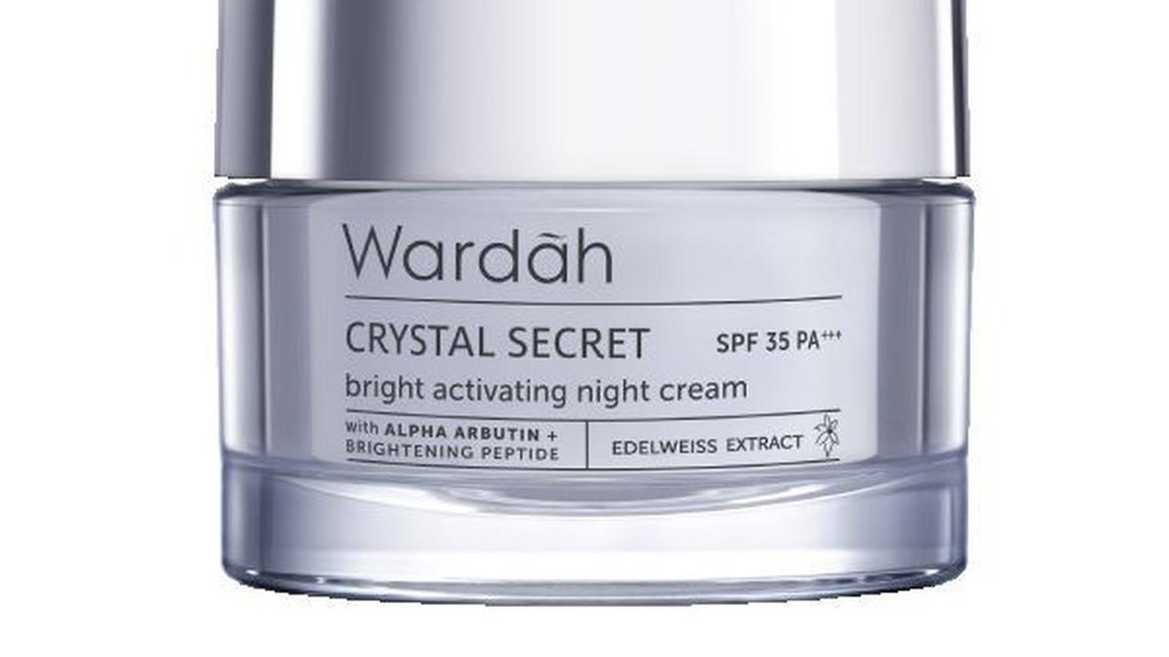 1. Wardah Crystal Secret Bright Activating Night Cream: Kulit Sebening Kristal dengan Formula Mencerahkan