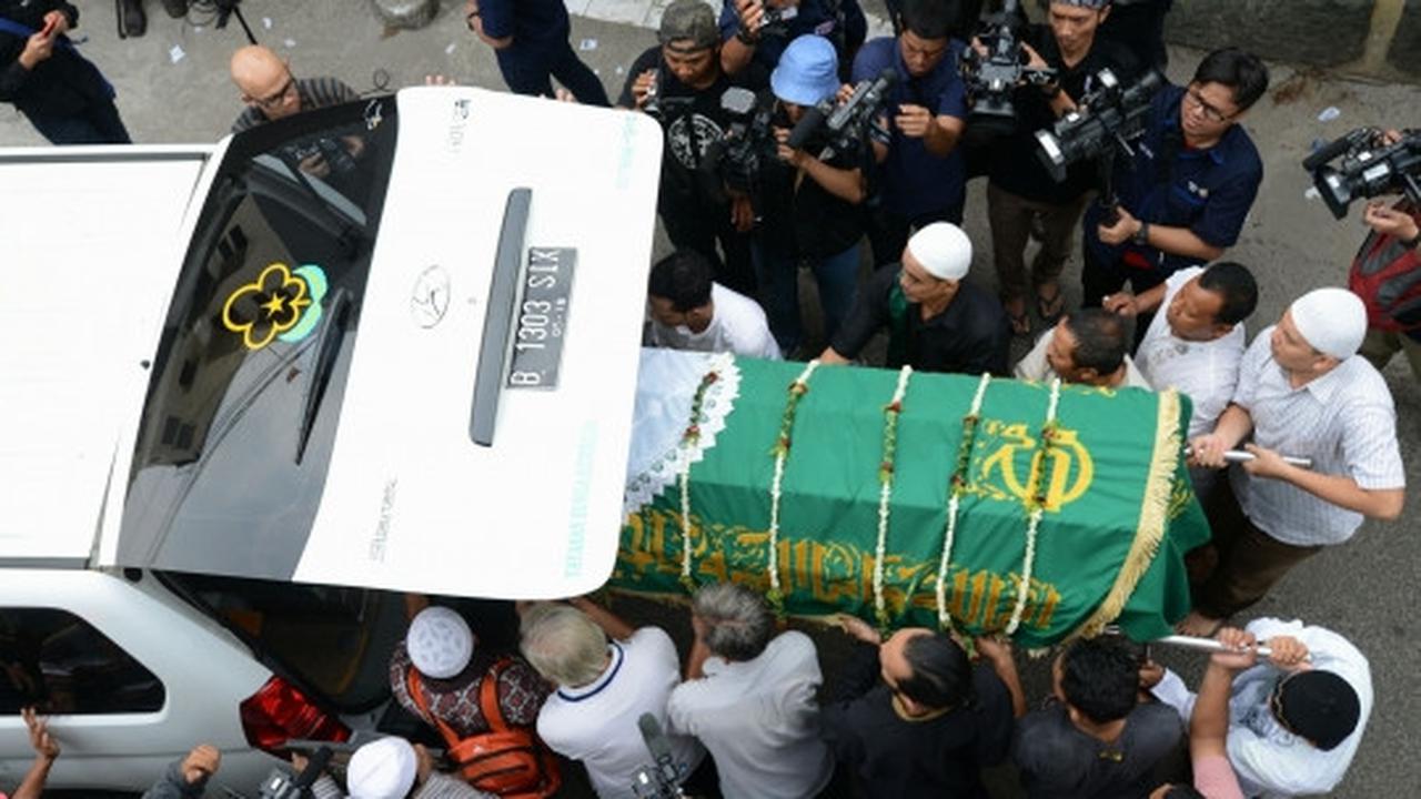 Jenazah Pak Raden disalatkan