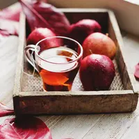 Ilustrasi apel dan teh | unsplash.com/@anshu18