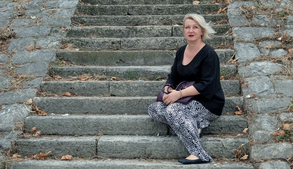 Helena Vukovic saat berada di Belgrade, Serbia, (7/9). Helena Vukovic, kini aktif dalam kampanyekan hak-hak minoritas LGBT di Serbia yang mayoritasnya adalah kristen ortodoks. (REUTERS/Marko Djurica)