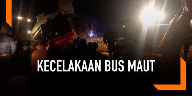 VIDEO: Bus Tabrak Jurang di Makedonia, 13 Tewas