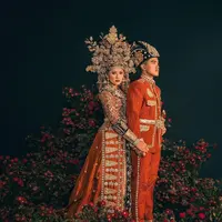 Erina Gudono unggah foto prewedding dengan Kaesang Pangarep kenakan baju adat Gorontalo yang tuai pro dan kontra (instagram/erinagudono)