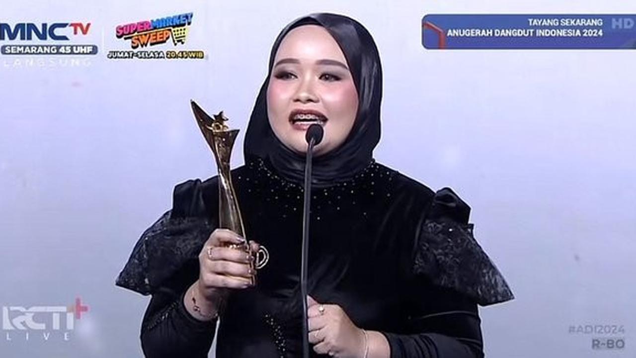 Sara Rahayu Bawa Pulang Piala Penghargaan Anugerah Dangdut Indonesia 2024