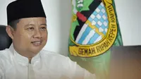 Wakil Gubernur Jawa Barat Uu Ruzhanul Ulum saat Webinar Lomba Tingkat Nasional dalam rangka memperingati HUT ke-65 Resimen Mahasiswa Mahawarman Batalyon XI UPI/RP Tahun 2021, dari Rumah Singgah Wakil Gubernur, Kota Tasikmalaya, Sabtu (31/7/2021).