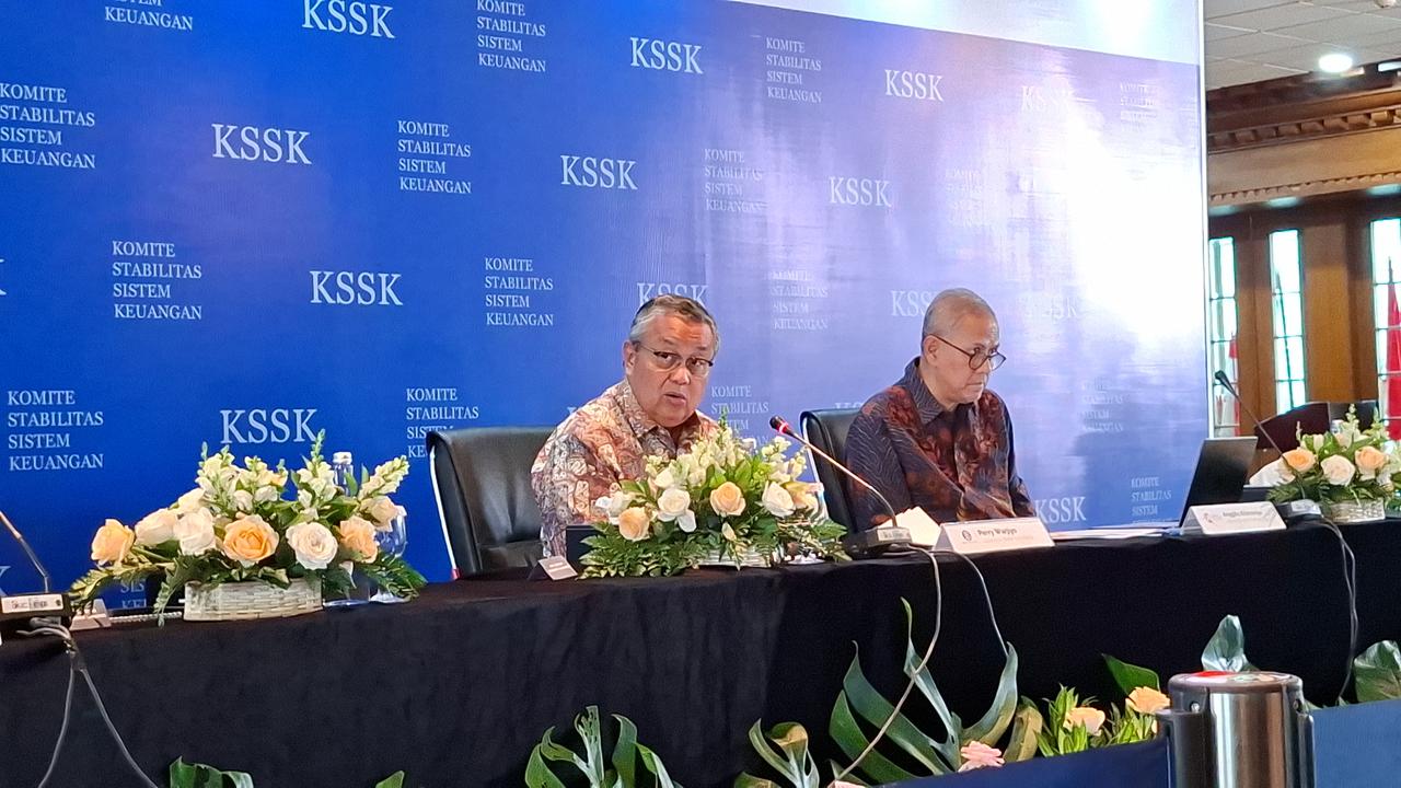Tak Cuma Geopolitik, Rupiah Melemah Juga karena Musim Haji