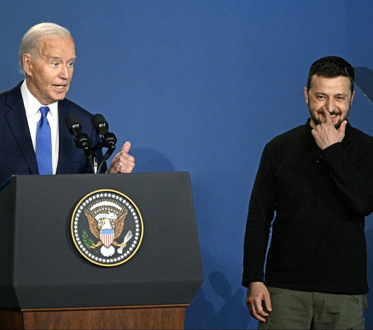 Presiden Amerika Serikat (AS) Joe Biden salah menyebut nama Presiden Ukraina Volodymyr Zelenskiy menjadi Presiden Rusia Vladimir Putin.&nbsp;Momen canggung itu terjadi ketika Joe Biden menyampaikan pidato dalam acara Perjanjian Ukraina di sela-sela KTT NA