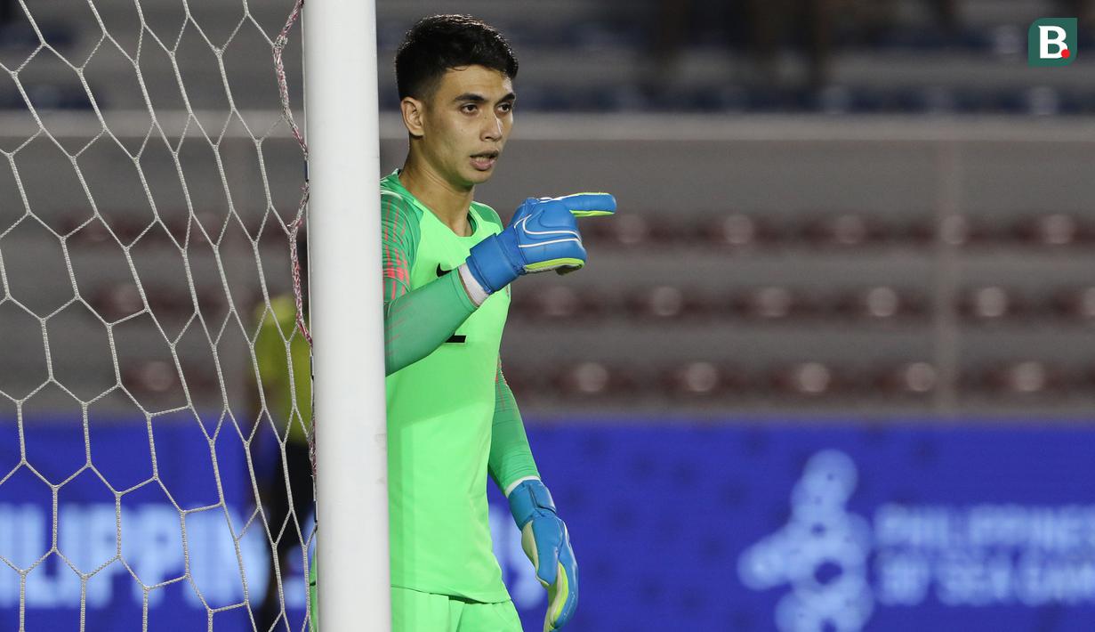 Dari 3 laga tersebut, Nadeo Argawinata kebobolan 7 gol tanpa membuat clean sheet. Bersama Muhammad Riyandi, ia mempunyai peluang yang besar untuk menjadi kiper utama pilihan Shin Tae-yong di Piala AFF 2020 nanti. Posturnya yang tinggi menjadi salah satu kelebihannya. (Bola.com/M. Iqbal Ichsan)