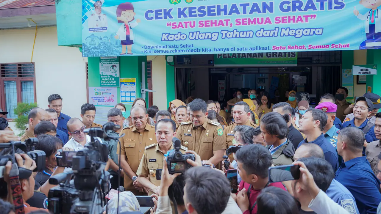 Agus Fatoni dan Bobby Nasution