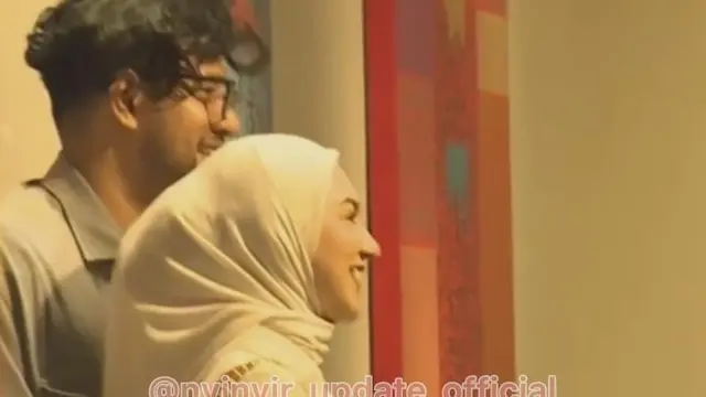 Ammar Zoni dan Irish Bella sempat dikabarkan bercerai, namun dalam satu momen keduanya justru terlihat masih romantis