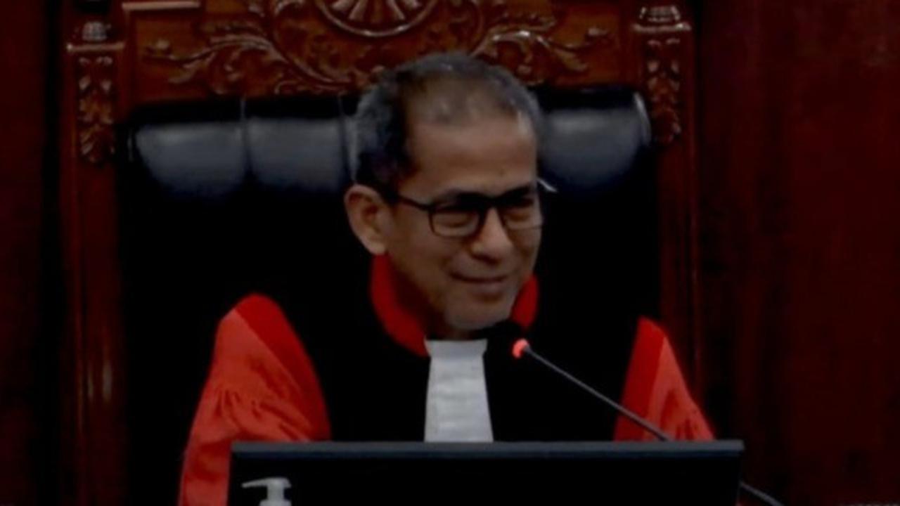VIDEO: Galak Hakim MK Saldi Isra Skak Advokat sampai Gemetar, Cecar Kerugian Singgung Ijazah