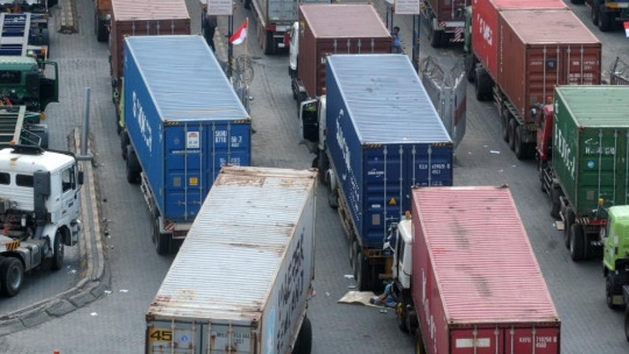 Imbas aksi mogok karyawan JICT, bongkar muat peti kemas lumpuh