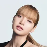 Intip pesona Lisa BLACKPINK yang kini jadi global brand ambassador Shiseido (@shiseido)