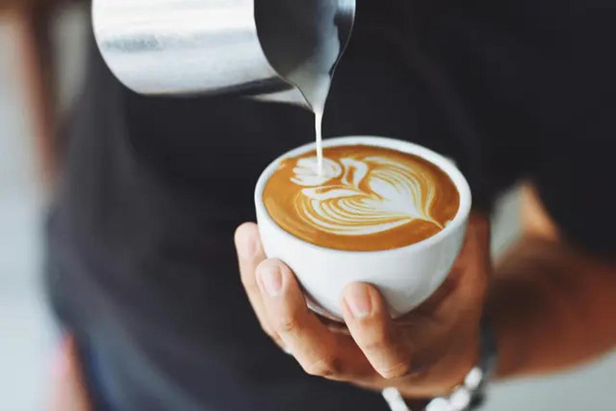Waspadai! 6 Jenis Minuman Ini Bisa Tingkatkan Kolesterol Anda