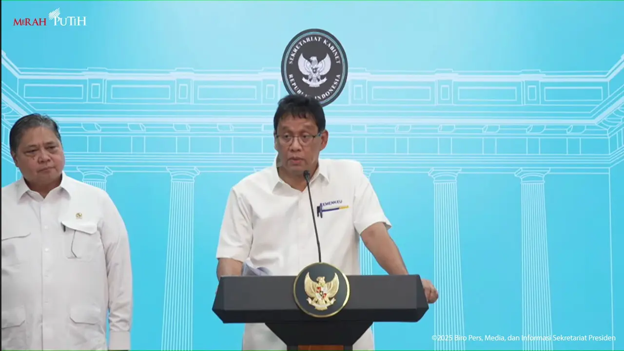 Menteri Keuangan Purbaya Yudhi Sadewa  menjelaskan guyuran dana ke Himbara  di Istana Kepresidenan Jakarta, Senin (15/9/2025). (Liputan6.com/Arief)