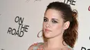 Dalam setiap penampilannya, aktris cantik Kristen Stewart jarang sekali memamerkan senyum manisnya. (Mike Coppola/Getty Images/AFP)