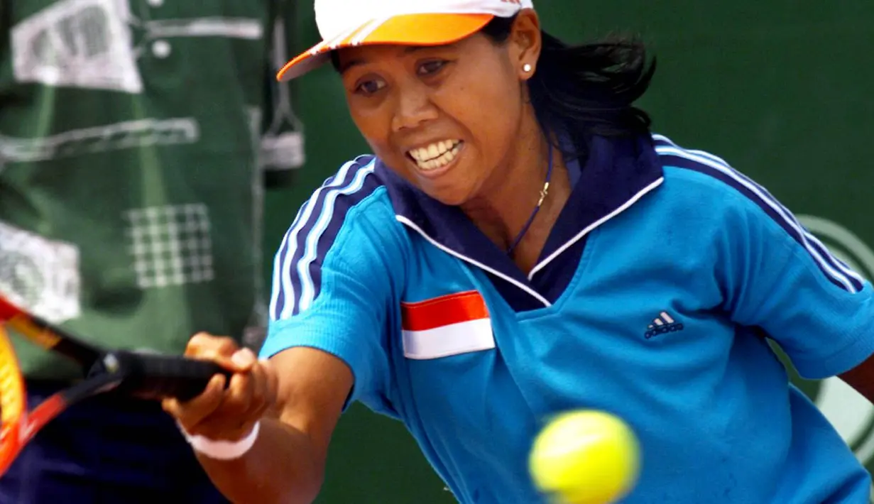1. Yayuk Basuki (Tenis Tunggal Putri) - Meraih medali emas Asian Games 1998. (AFP/ Torsten Blackwood)