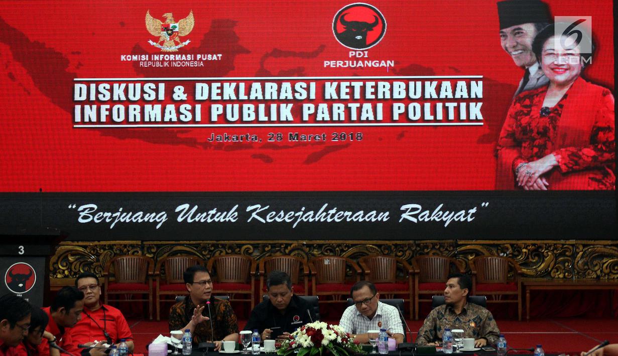 Suasana Diskusi dan Rencana Deklarasi Keterbukaan Informasi Publik Partai Politik, Jakarta, Rabu(28/3). Pada kesempatan tersebut PDIP menyampaikan kepada KIP soal transparansi keuangan partai melalui rekening gotong royong. (Liputan6.com/Johan Tallo)