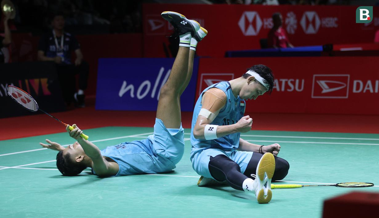 <p>Selebrasi ganda putra Indonesia, Fajar Alfian/Muhammad Rian Ardianto usai meraih poin terakhir saat melawan pasangan Malaysia, Man Wei Chong/Kai Wun Tee pada babak 16 besar Indonesia Masters di Istora Senayan, Jakarta, Kamis (25/1/2024). Fajar/Rian menang dua gim langsung dengan skor 21-18, 22-20. (Bola.com/M Iqbal Ichsan)</p>