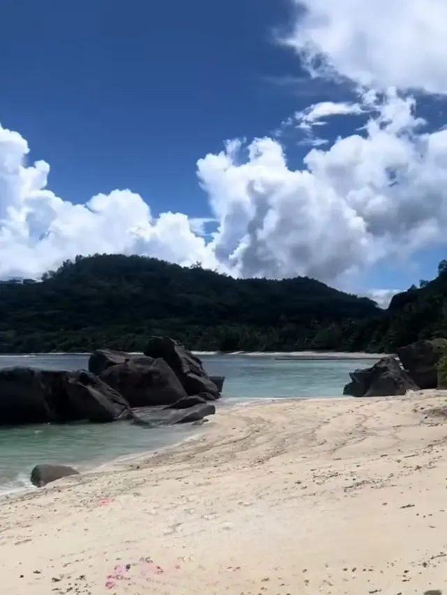 Pria Arab Ini Beli Pulau Pribadi