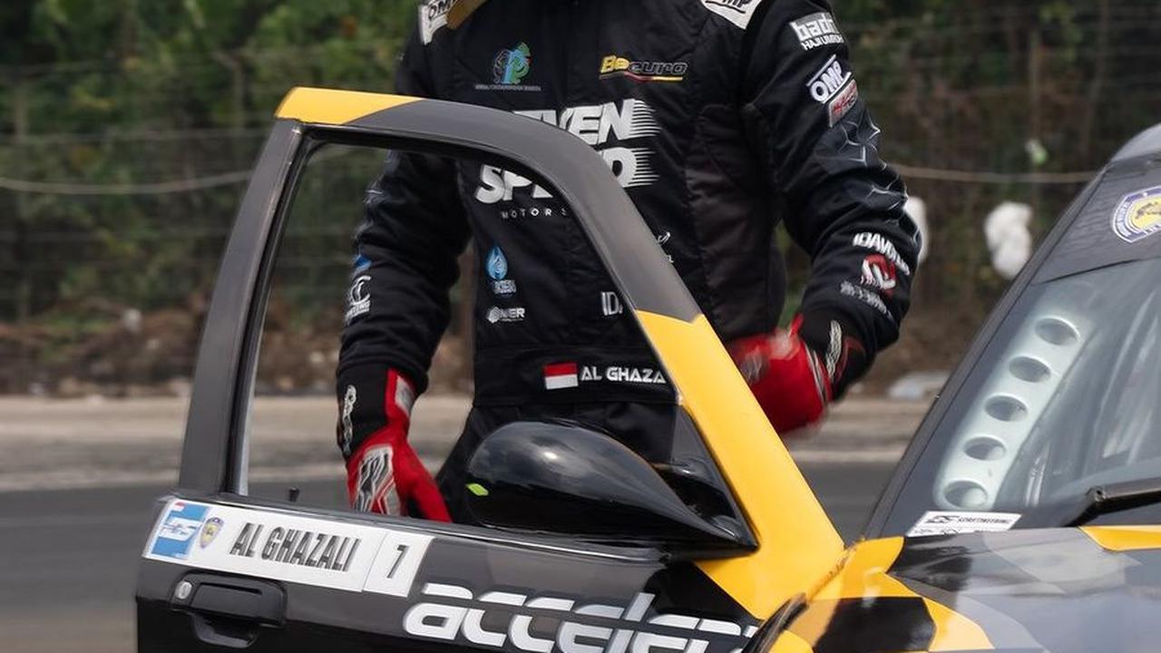 8 Potret Al Ghazali NgeDrift Mobil, Maia Estianty, Alyssa Daguise Hingga Thariq & Aaliyah Datang Beri Support