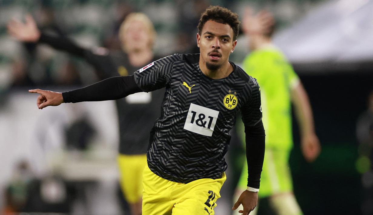 Donyell Malen. Striker Belanda berusia 23 tahun ini didatangkan Arsenal dari Ajax U-17 pada awal musim 2015/2016 dan langsung memperkuat tim muda Arsenal U-18. Pada awal musim 2017/2018 ia dilepas Arsenal U-23 ke PSV Eindhoven U-21 dengan mahar 600 ribu euro. Setelah dipromosikan ke tim senior PSV pada awal musim 2018/2019, ia akhirnya dilepas ke Borussia Dortmund pada awal musim 2021/2022 dengan nilai transfer 30 juta euro. Hingga kini ia telah gtampil dalam 37 laga di semua ajang bareng dortmund dengan torehan 9 gol dan 6 assist. (AFP/Odd Andersen)