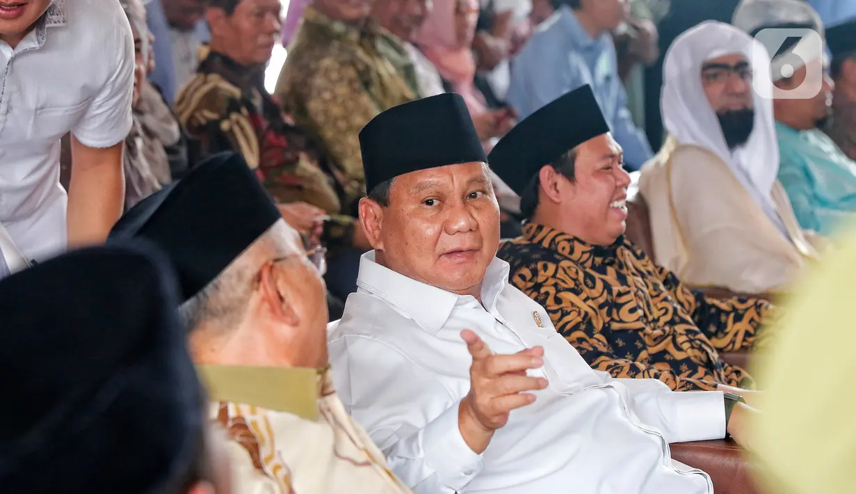 Kehadirannya juga disambut pertunjukkan marawis dan lantunan selawat dari para peserta yang hadir. (Liputan6.com/Angga Yuniar)