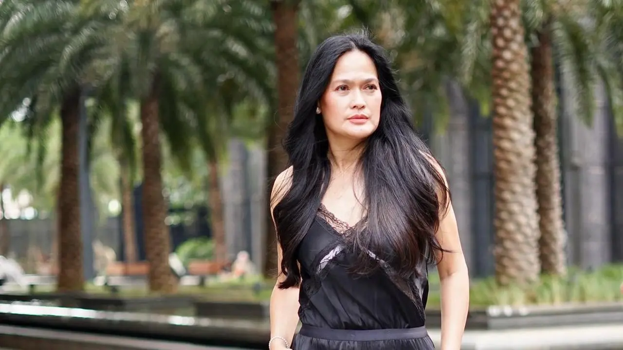 Potret Donna Harun yang Makin Menawan