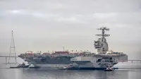 Kapal induk USS Gerald Ford merupakan kapal perang paling mahal dalam sejarah armada Amerika Serikat. Harga Kapal tersebut mencapai 13 milliar dollar. kapal ini mempunyai kekuatan listrik lebih dari pada kapal USS Nimitz. (businessinsider.co.id)