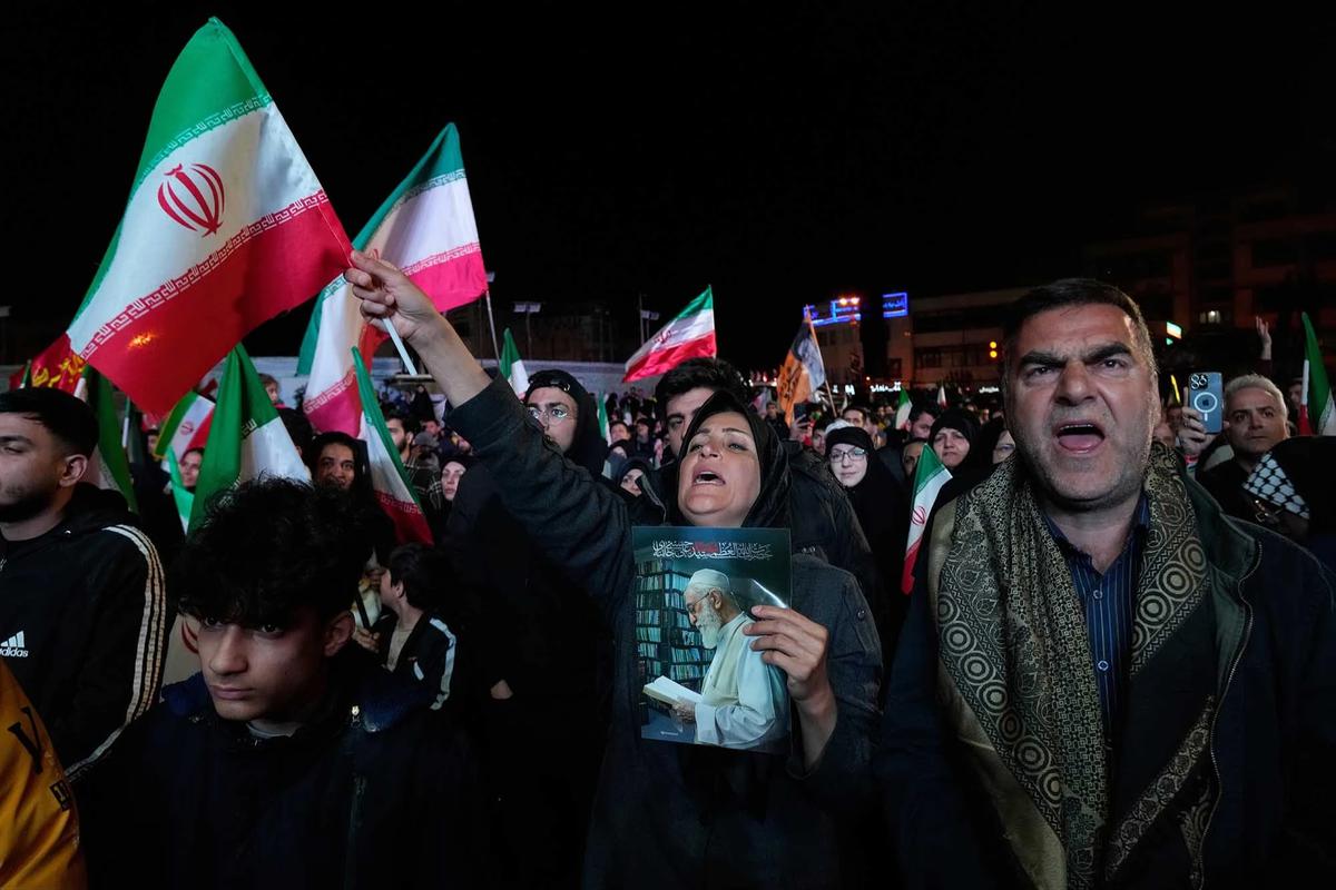 FOTO: Gencatan Senjata Iran dan Amerika Picu Aksi Demonstrans  di Teheran