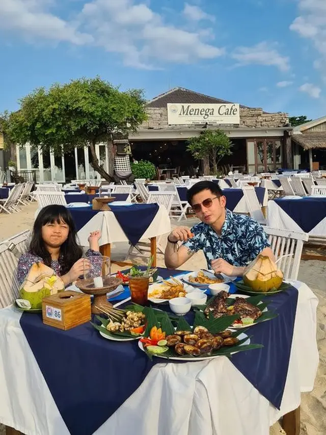 7 Potret Kebersamaan Nicky Tirta dan Putri Semata Wayangnya Liburan ke Bali