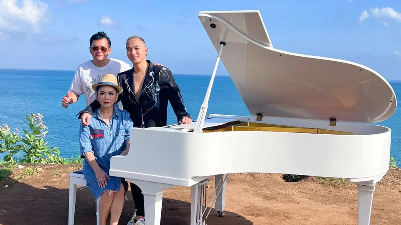Vina Panduwinata merilis single yang diberi judul Selalu Cinta