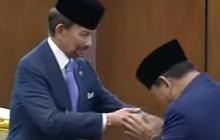 VIDEO: Presiden Prabowo Cium Tangan Sultan Terkaya di Asia Tenggara, Gibran Ditepuk-tepuk Xanana