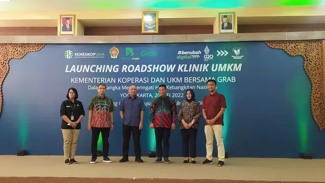 Menteri Koperasi dan UKM (MenkopUKM) Teten Masduki dalam pembukaan Roadshow Klinik UMKM Bersama Grab Dalam Masifikasi Gerakan #BerubahDigital, di kantor Dinas Koperasi dan UKM Daerah Istimewa Yogyakarta, Jumat (20/5/2022).