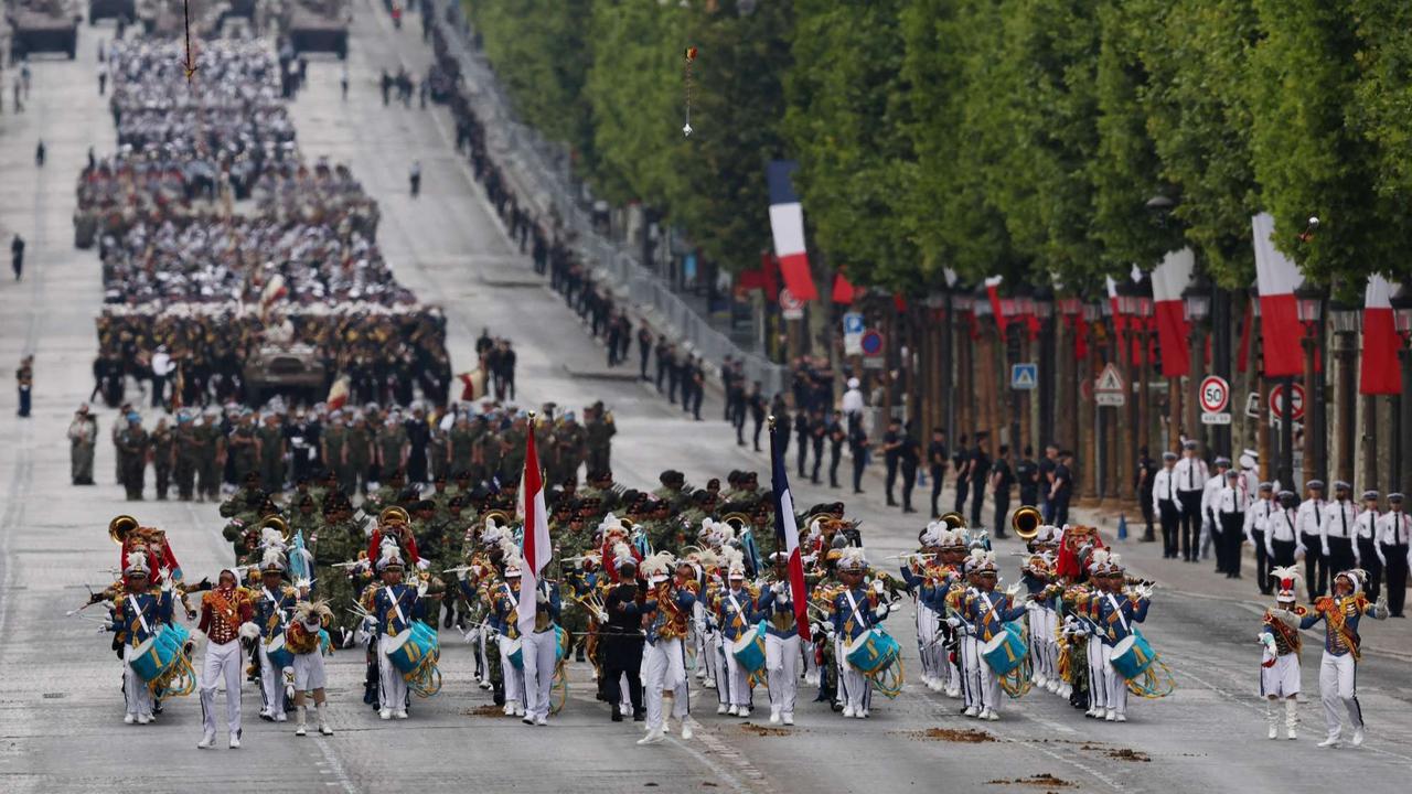Barisan pasukan TNI-Polri tampil di parade militer Bastille Day