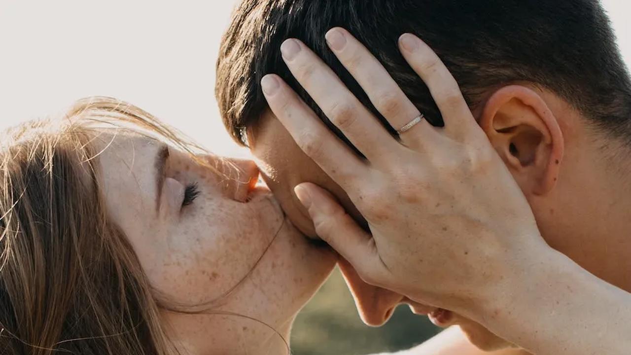 12 Cara yang Bisa Dilakukan Istri untuk Memuaskan dan Memancing Suami di Ranjang
