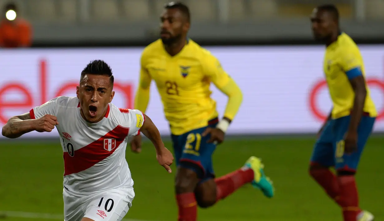 Penyerang Peru, Christian Cueva  merayakan golnya saat melawan Ekuador pada kualifikasi Piala Dunia 2018 zona Conmebol di Lima, (7/9/2016). (AFP/Ernesto Benavides)