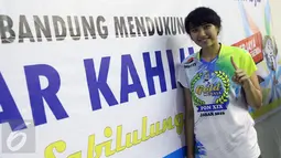Pevoli putri Jawa Barat, Yolla Yuliana berpose usai mengalahkan Jawa Timur pada laga final PON XIX di Gelora Sabilulungan Si Jalak Harupat, Kab Bandung, Rabu (28/9). Jawa Barat unggul tiga set 25-16, 25-17, 25-21. (Liputan6.com/Helmi Fithriansyah)