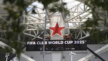 Logo sponsor dan papan nama di Hard Rock Stadium dua hari menjelang laga pembuka turnamen sepak bola Club World Cup, Miami Gardens, Florida, 12 Juni 2025. (AP Photo/Rebecca Blackwell)