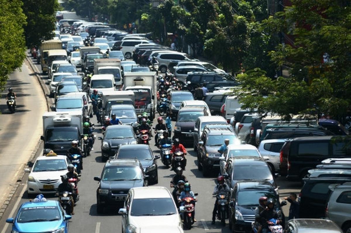 Kebijakan tarif flat parkir on street Dishub DKI ditentang Ahok