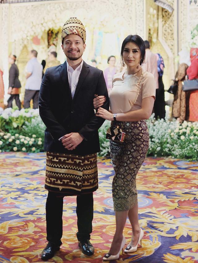 [Bintang] Tyas Mirasih dan Suami
