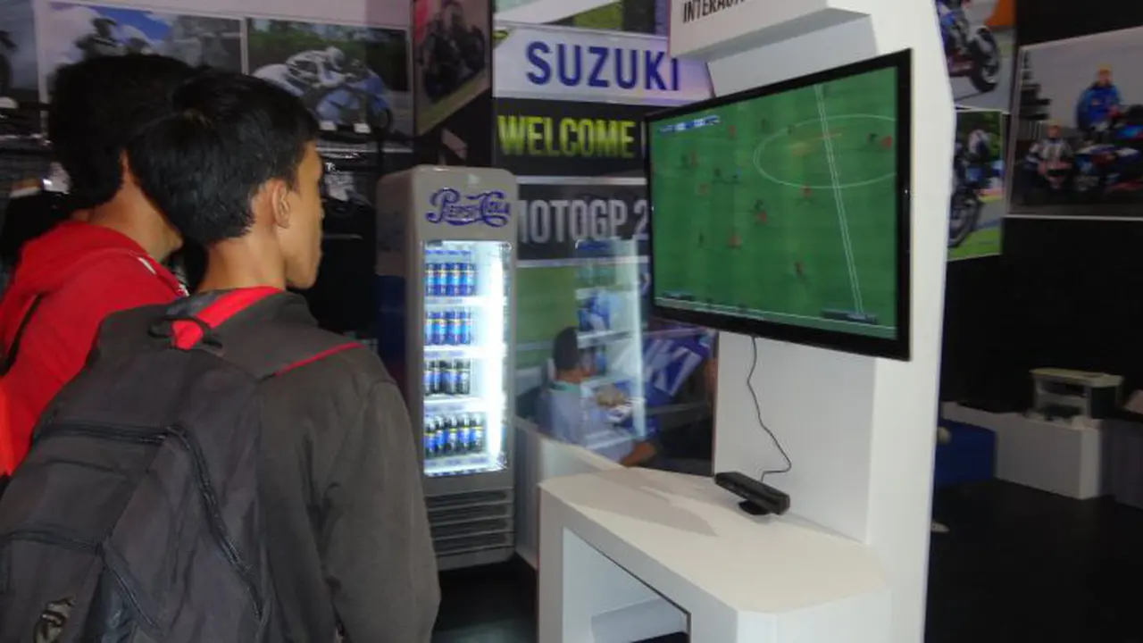 Pengunjung Booth Suzuki Berkesempatan Main X-Box Gratis