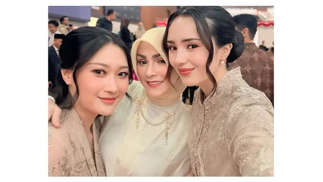 6 Potret Beby Tsabina di Acara Sertijab Ayah Mertua, Menawan Pakai Gamis Krem