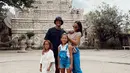 Ini salah satu contoh kekompakan Jennifer Bachdim bersama tiga anaknya. Keluarga kecil ini tampak menghabiskan waktu di Yogyakarta. (Foto: instagram.com/jenniferbachdim)