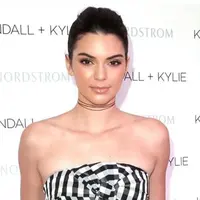 Berbeda dengan kakak-kakaknya, Kendall Jenner ingin meresmikan hubungannya. (AP Photo)