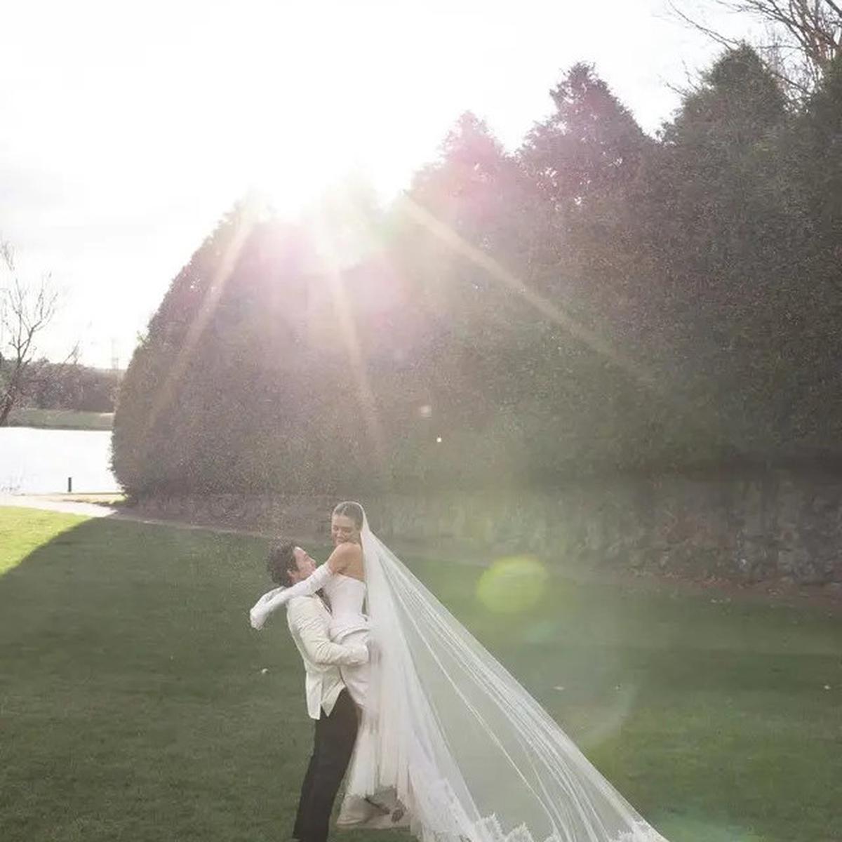 6 Potret Pernikahan Amanda Rawles dan Adriel Susanteo di Australia, Intim dan Romantis