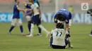 Satu gol indah Lazizbek Mirzaev dan gol Soidov menangkan Uzbekistan. (Bola.com/Muhammad Iqbal Ichsan)