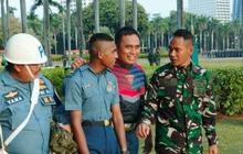 Detik-detik Video Perwira TNI AL Gadungan Memperkenalkan diri di Monas Pakai Bahasa Inggris Bikin Geleng-geleng Kepala