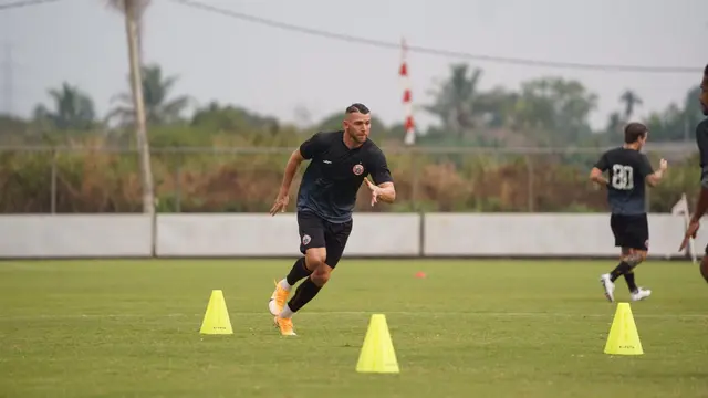 Persija mulai berlatih di Lapangan PSSN, Depok, Senin (14/9/2020).